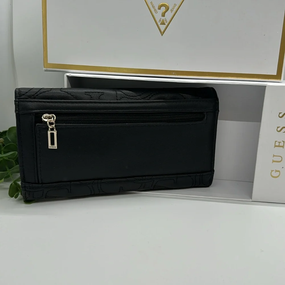Guess Los Angeles Wallet new in original box